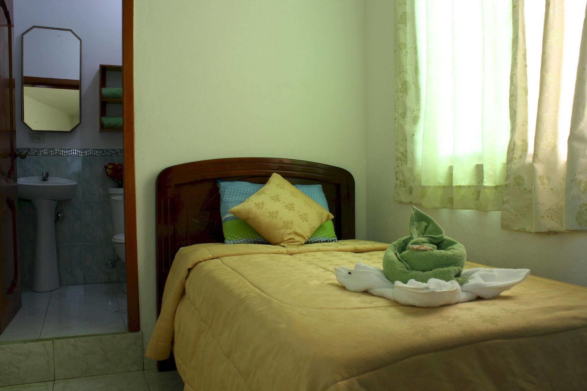 Hostal Espana Puerto Ayora  Bagian luar foto