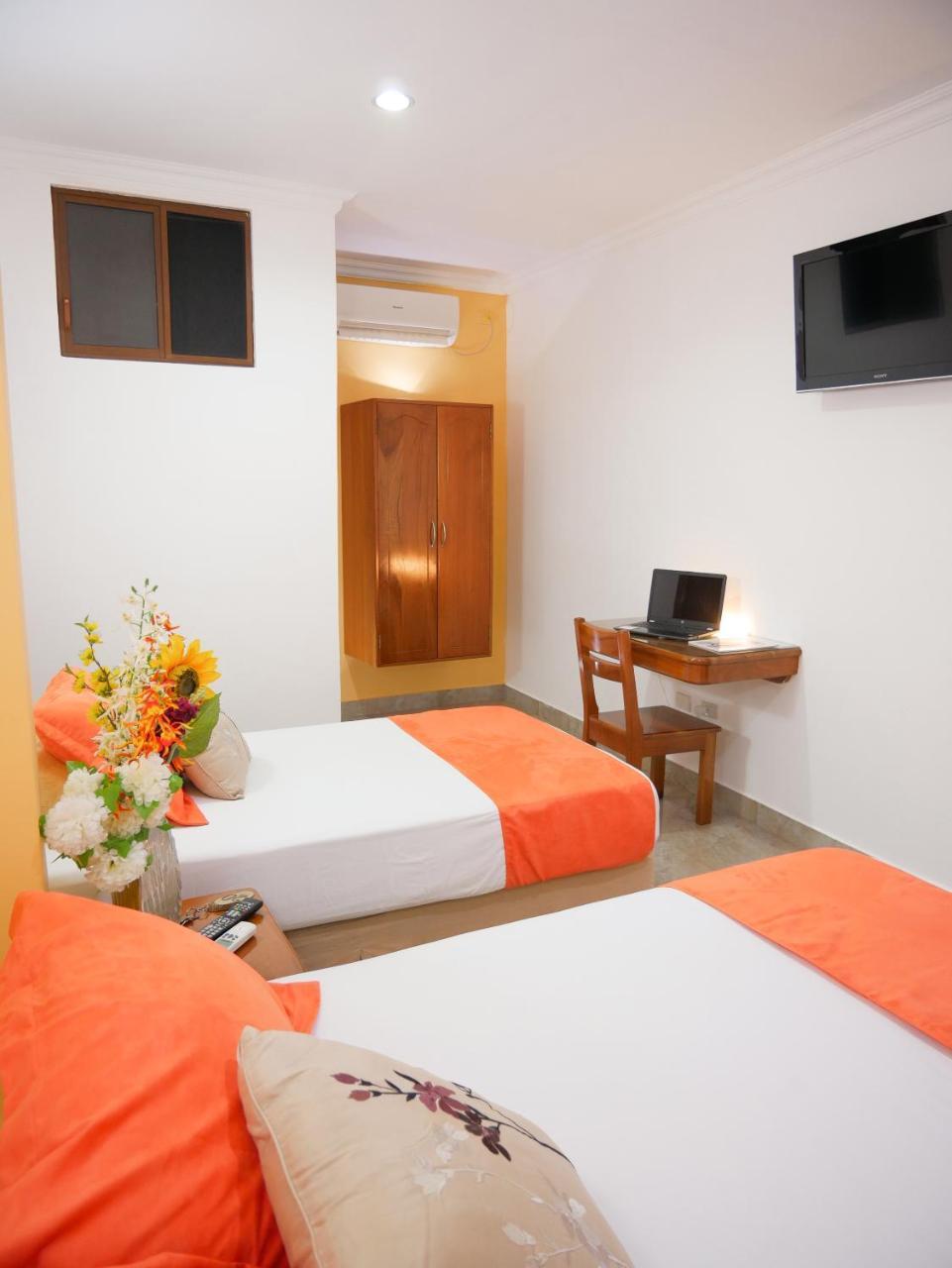Hostal Espana Puerto Ayora  Bagian luar foto
