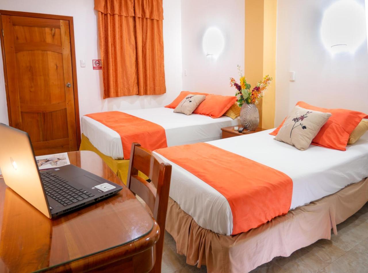 Hostal Espana Puerto Ayora  Bagian luar foto