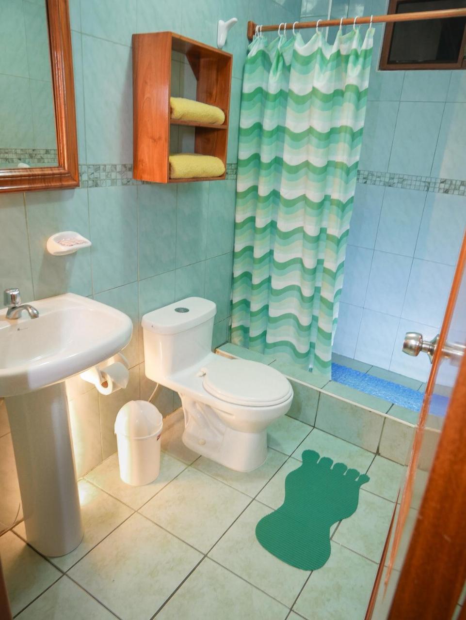 Hostal Espana Puerto Ayora  Bagian luar foto