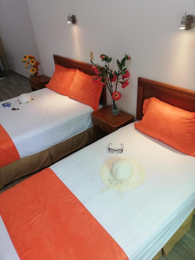 Hostal Espana Puerto Ayora  Bagian luar foto